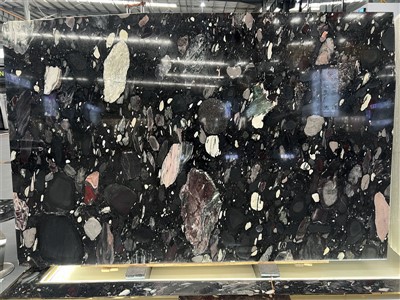 Akmenuko juodo granito plokštė